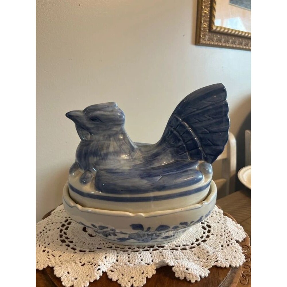 Old Hen on Nest Tureen ceramic